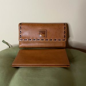 Dooney Florentine Checkbook Organizer in Natural🌻